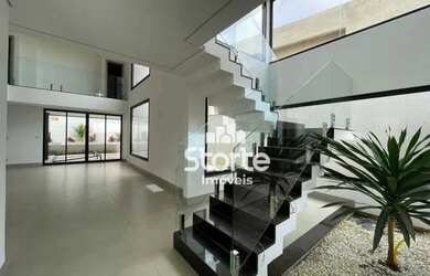 Imagem 2: Casa alto padrão com 03 suítes dormitório reversível à venda, 313m²...