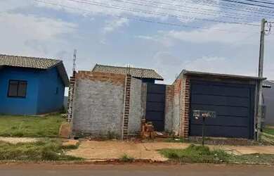 Imagem: A casa possui 2 Dormitórios, 1 Banheiro, 1 Vaga na garagem