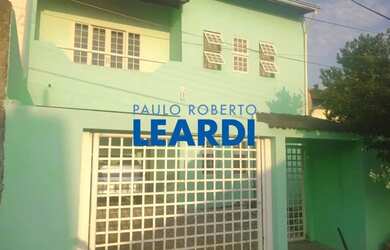 Imagem: A casa possui 2 Dormitórios, 1 Banheiro, 2 Vagas na garagem