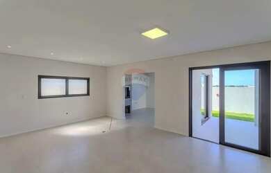 Imagem 2: Lhe apresento essa belissíma residência localizada no exclusivo Condomínio...