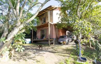Imagem: A casa possui 3 Dormitórios, 3 Banheiros, 3 Vagas na garagem