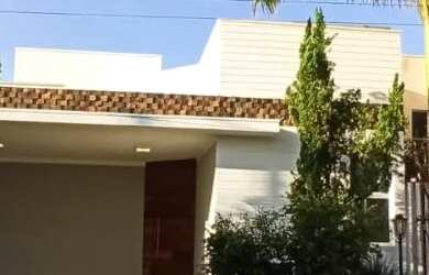 Imagem: A casa em condomínio possui 4 Dormitórios, 3 Banheiros, 4