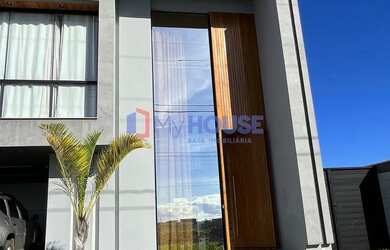 Imagem: A casa em condomínio possui 3 Dormitórios, 5 Banheiros, 350m²