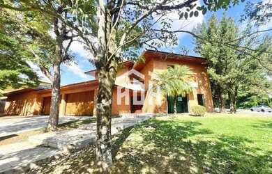 Imagem: A casa possui 4 Dormitórios, 5 Banheiros, 5 Vagas na garagem