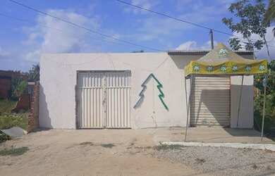 Imagem: A casae possui 2 Dormitórios, 1 Banheiro, 200-0m² de Área