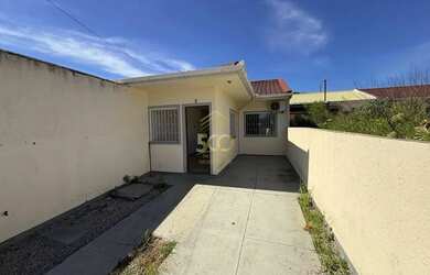 Imagem: A casa possui 2 Dormitórios, 1 Banheiro, 1 Vaga na garagem