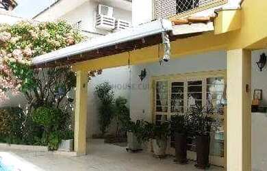 Imagem: A casa possui 4 Dormitórios, 5 Banheiros, 4 Vagas na garagem