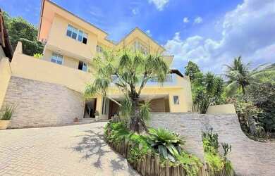 Imagem: A casa em condomínio à venda possui 4 Dormitórios, 5 Banheiros