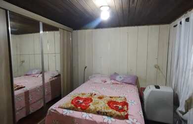 Imagem: A casa possui 2 Dormitórios, 1 Banheiro e 5 Vagas na garagem