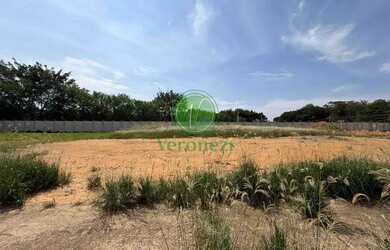 Imagem: O terreno possui 300m² de Área e está localizado em Porto