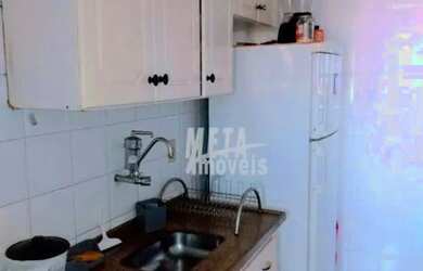 Imagem: O apartamento possui 2 Dormitórios, 1 Banheiro, 1 Vaga na garagem