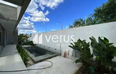 Imagem: A casa possui 3 Dormitórios, 4 Banheiros, 2 Vagas na garagem