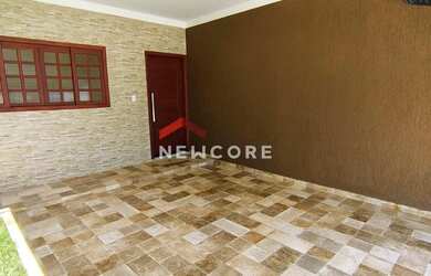 Imagem: A casa possui 3 Dormitórios, 1 Banheiro, 1 Vaga na garagem