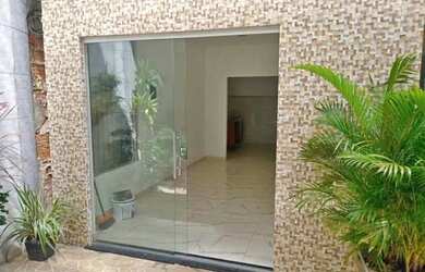 Imagem: A casa possui 2 Dormitórios, 1 Banheiro, 1 Vaga na garagem