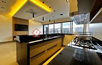 Imagem: A casa possui 3 Dormitórios, 4 Banheiros, 2 Vagas na garagem