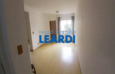 Imagem: O apartamento possui 3 Dormitórios, 1 Banheiro, 1 Vaga na garagem