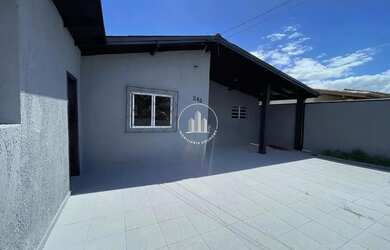 Imagem: A casa possui 4 Dormitórios, 1 Banheiro, 3 Vagas na garagem