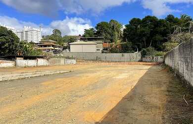 Imagem: O terreno possui 1.930m² de Área e está localizado em Grama