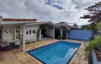 Imagem: A casa possui 5 Dormitórios, 5 Banheiros, 3 Vagas na garagem