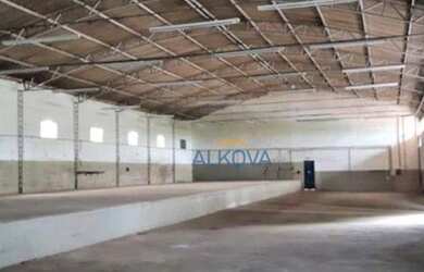 Imagem: O depósito possui 5 Vagas na garagem, 1.060m² de Área e