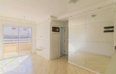 Imagem: O apartamento possui 2 Dormitórios, 1 Banheiro, 1 Vaga na garagem