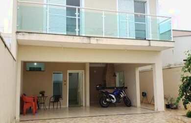 Imagem: A casa em condomínio possui 3 Dormitórios, 3 Banheiros, 4