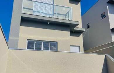 Imagem: A casa possui 3 Dormitórios, 3 Banheiros, 3 Vagas na garagem