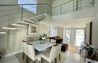 Imagem: A casa e possui 3 Dormitórios, Suítes, 5 Banheiros, 3 Vagas