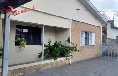 Imagem: A casa possui 2 Dormitórios, 1 Banheiro, 4 Vagas na garagem