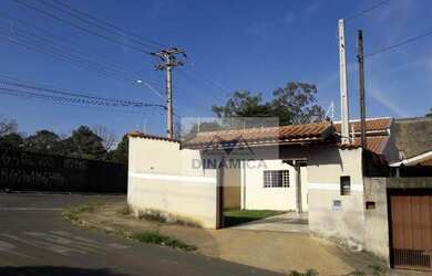 Imagem: A casa possui 3 Dormitórios, 2 Banheiros, 3 Vagas na garagem