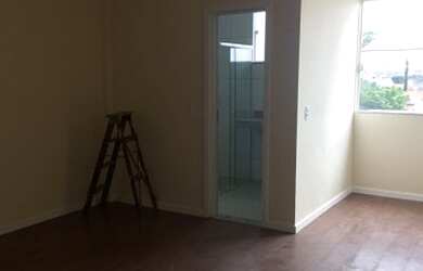 Imagem: O apartamento possui 3 Dormitórios, 1 Banheiro, 2 Vagas na