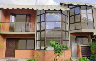 Imagem: A casa em condomínio possui 3 Dormitórios, 3 Banheiros, 2