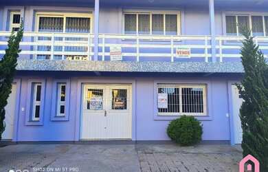 Imagem: A casa possui 3 Dormitórios, 5 Banheiros, 3 Vagas na garagem