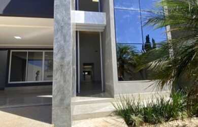 Imagem: A casa em condomínio possui 4 Dormitórios, 5 Banheiros, 3