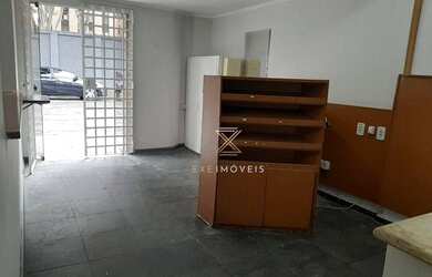 Imagem: O depósito possui 2 Vagas na garagem e 200m² de Área e está