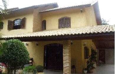 Imagem: A casa em condomínio possui 5 Dormitórios, 3 Banheiros, 500m²