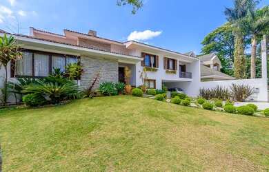 Imagem: A casa em condomínio possui 4 Dormitórios, 5 Banheiros, 3