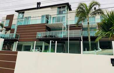 Imagem: A casa possui 3 Dormitórios, 3 Banheiros, 2 Vagas na garagem