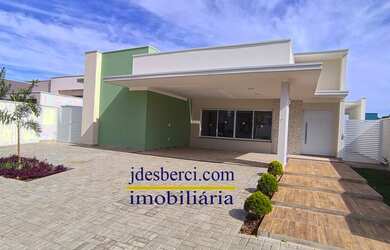 Imagem: A casa em condomínio possui 3 Dormitórios, 3 Banheiros, 2