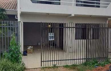 Imagem: A casa possui 3 Dormitórios, 3 Banheiros, 2 Vagas na garagem