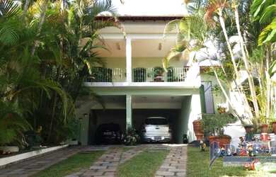 Imagem: A casa possui 3 Dormitórios, 3 Banheiros, 5 Vagas na garagem