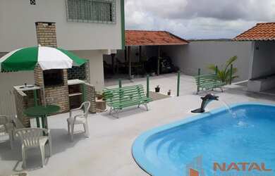 Imagem: A casa possui 3 Dormitórios, 4 Banheiros, 3 Vagas na garagem