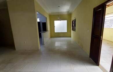 Imagem 2: Vendo casa no angelin. 250m² de Área, 2 Vagas na garageme3 Dormitórios