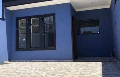 Imagem: A casa possui 2 Dormitórios, 1 Banheiro, 2 Vagas na garagem