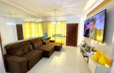 Imagem: A casa possui 3 Dormitórios, 3 Banheiros, 2 Vagas na garagem