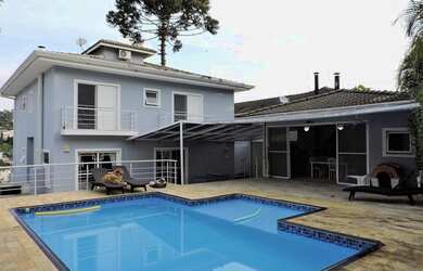 Imagem: A casa em condomínio possui 4 Dormitórios, 5 Banheiros, 5