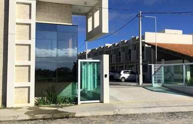 Imagem: A casa possui 2 Dormitórios, 3 Banheiros, 1 Vaga na garagem