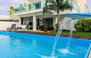 Imagem: A casa possui 5 Dormitórios, 4 Banheiros, 4 Vagas na garagem