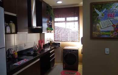 Imagem: O apartamento possui 2 Dormitórios, 1 Banheiro, 1 Vaga na garagem