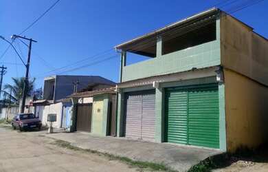 Imagem: A casa possui 4 Dormitórios, 2 Banheiros, 5 Vagas na garagem